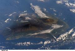 2002 Mar 23 Mauna Loa from 212 miles ISS-4.JPG